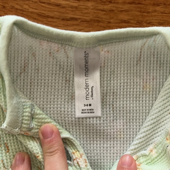 MODERB MOMENTS GERBER ONE PIECE - Picture 3 of 3